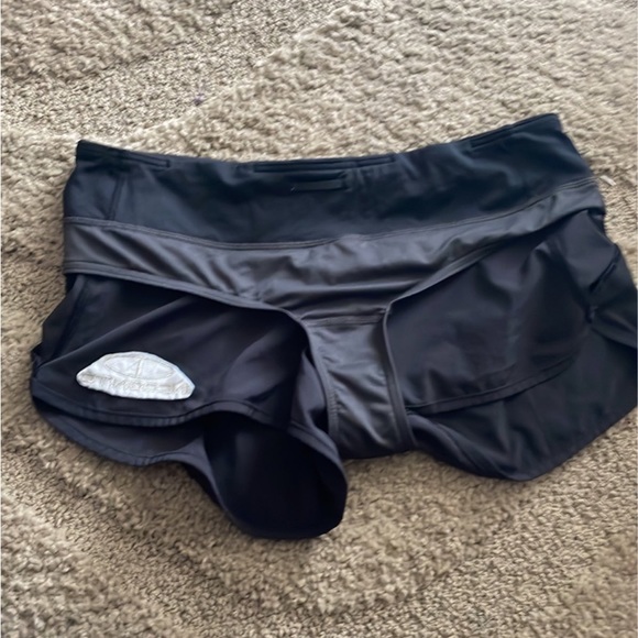 Lululemon Speed Shorts size 8 - Picture 8 of 9